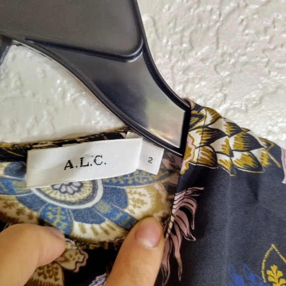 A.L.C. COOPER 100% SILK Long Sleeve OPEN BACK BLACK MULTI BLOUSE Sz 2 - Picture 6 of 10